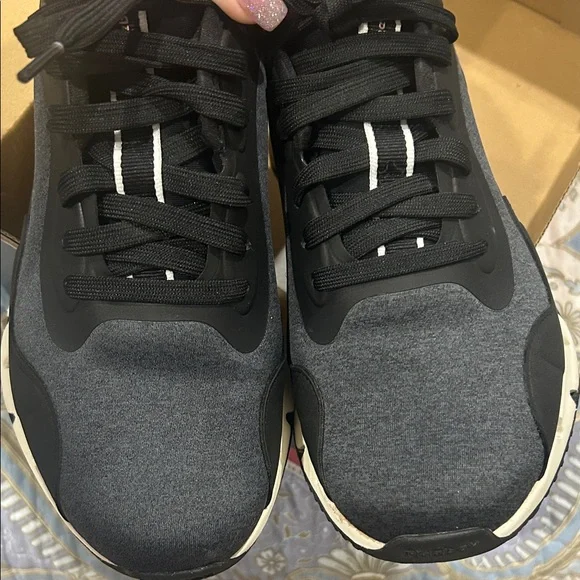 Reebok Womens Black and off White Athletic Shoes - Picture 3 of 11